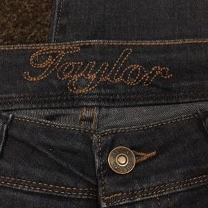 < dELiA’s Taylor Denim Skinny Jeans